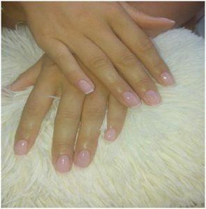 french-manicure-taseis-gia-to-fthinopwro-xeimwna-2018-mommyjammi2