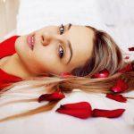 vitamini-c-ti-eyergetikes-idiotites-exei-gia-to-proswpo-mas