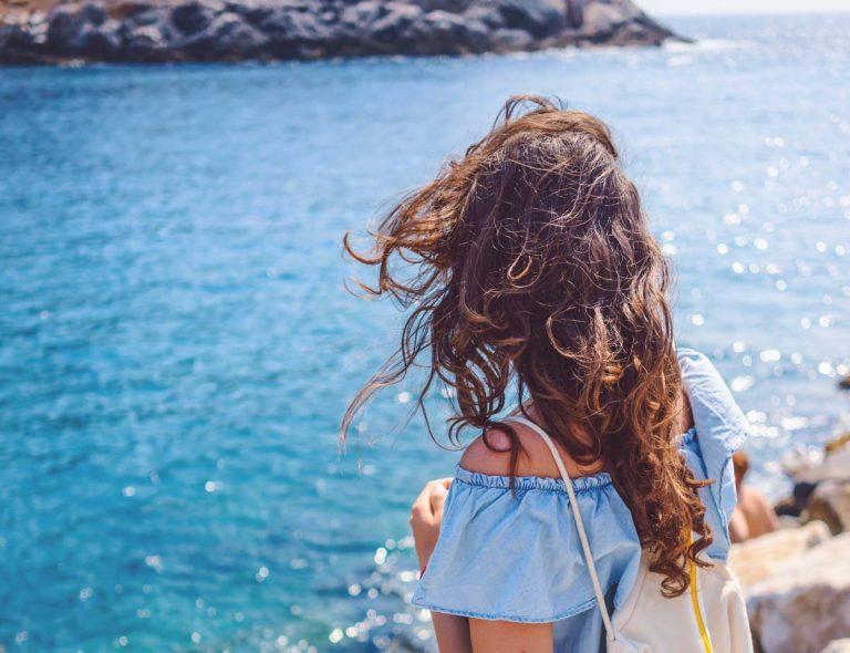 8 tips για να έχετε υπέροχα υγιή μαλλιά το καλοκαίρι