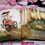 sas-proskaloume-stin-aparousiasi-amelia-to-koritsi-pou-emathe-na-petaei-mommyjammi3