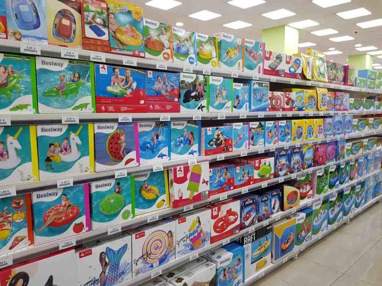 Παιχνίδια στη θάλασσα! Τι θα πάρεις μαζί σου στην τσάντα για τα παιδιά;