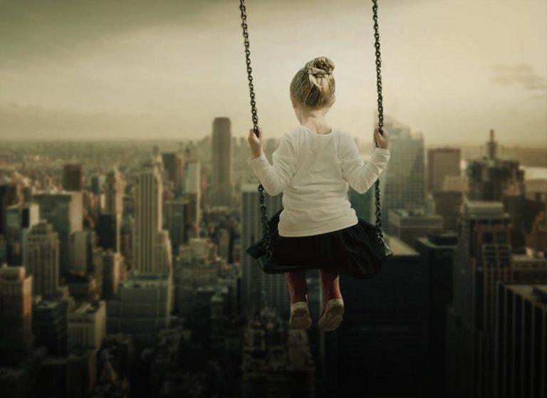 Πως περιμένω και πιστεύω πως το παιδί μου θα γίνει ένας αυτόνομος ενήλικας, όταν εγώ προτρέχω να του αναπληρώσω κάθε ανάγκη;