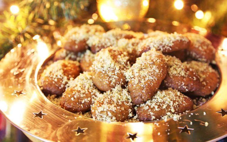 Σου περίσσεψαν μελομακάρονα; Σου έχουμε 4 φανταστικές ιδέες!