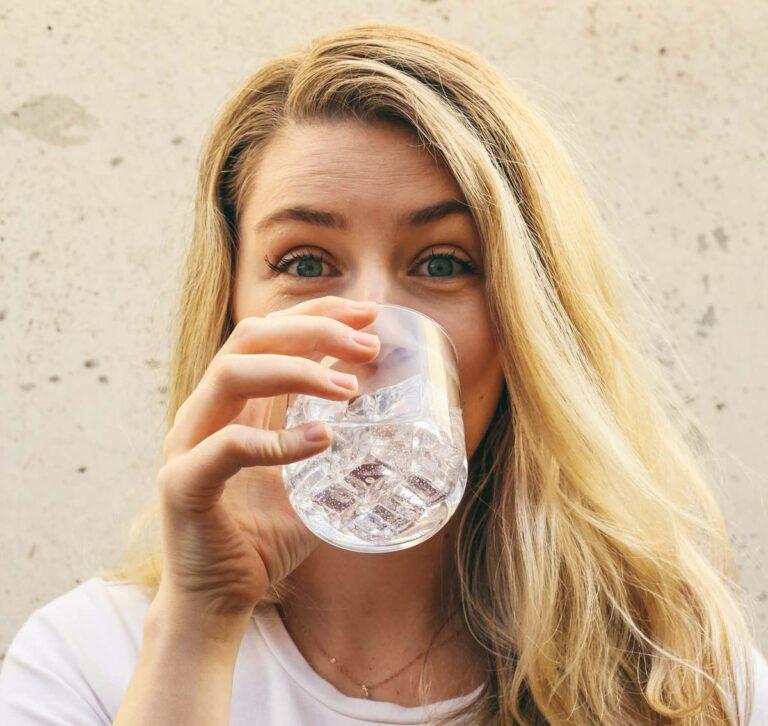 Αναψυκτικά με ζάχαρη: Γιατί πρέπει να τα αποφεύγετε;