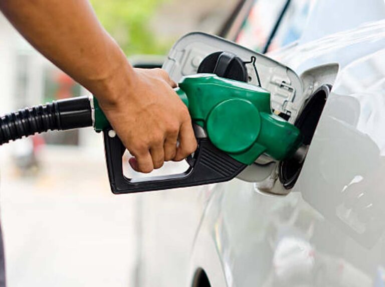 Τιμές καυσίμων αυτοκινήτου: Πόσο κοστίζει να γεμίσεις το ντεπόζιτο;