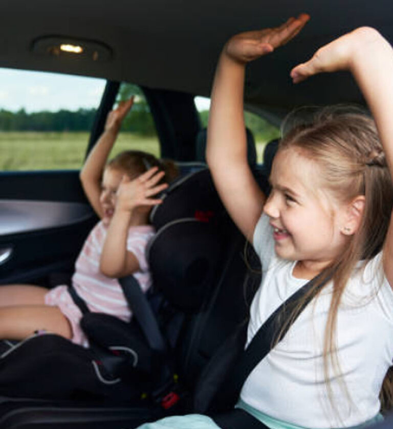 Παιδιά στο αυτοκίνητο: τι ισχύει με τον νέο ΚΟΚ;