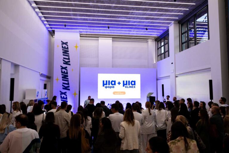 Η χλωρίνη Klinex κάνει φλεξ στην καθαριότητα σε μια μοναδική εκδήλωση.