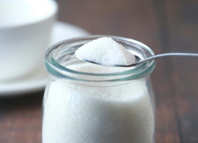 tagatozi-moiazei-sti-geysi-me-tin-koini-zaxari-alla-xwris-kamia-parenergeia-stin-ugeia-mommyjammi